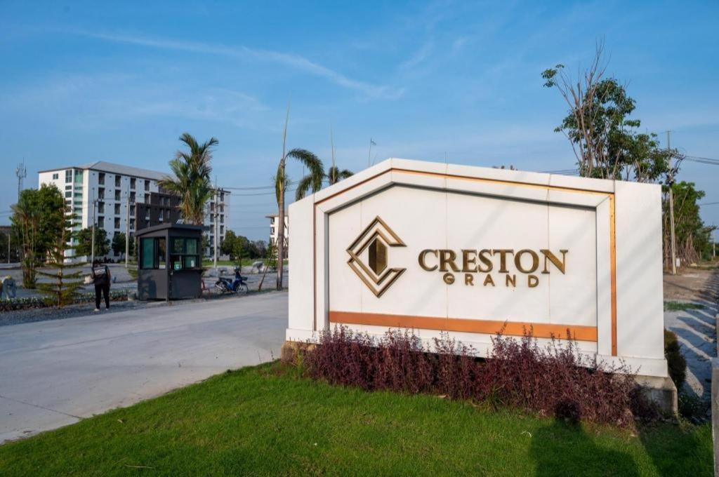 Creston Grand Hotel Супханбурі Екстер'єр фото